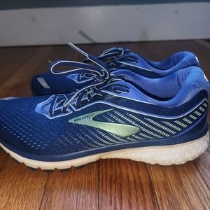 Womens Brooks Ghost 12 Sneakers